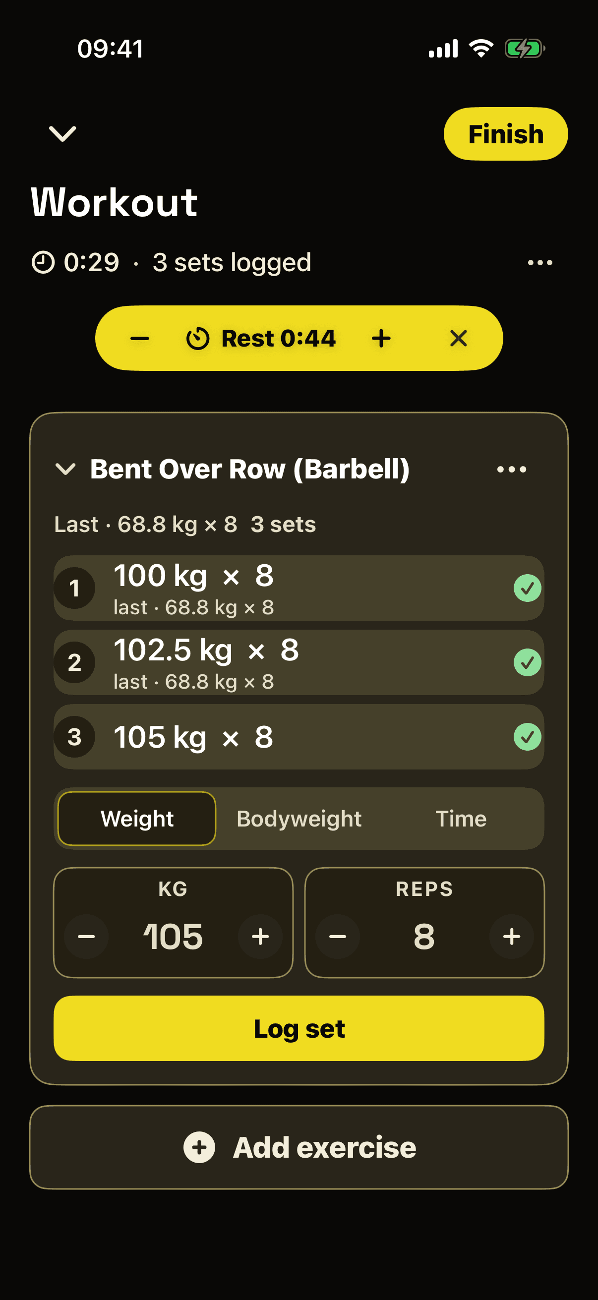 Logging a workout in Setkord with weight and reps steppers, a running rest timer, and set-over-set progression